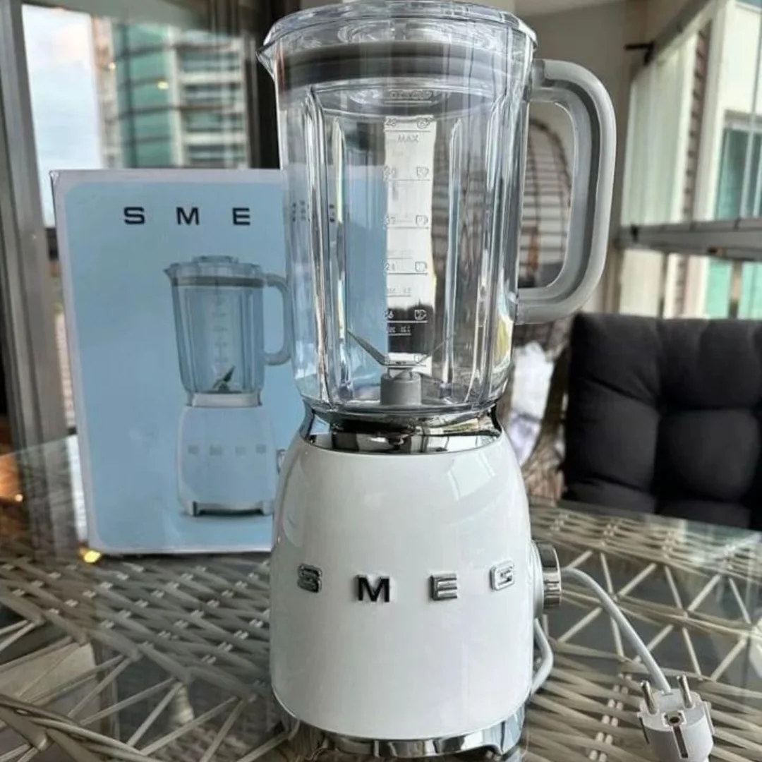 800W Speed 4 Luxury White Smeg Blender