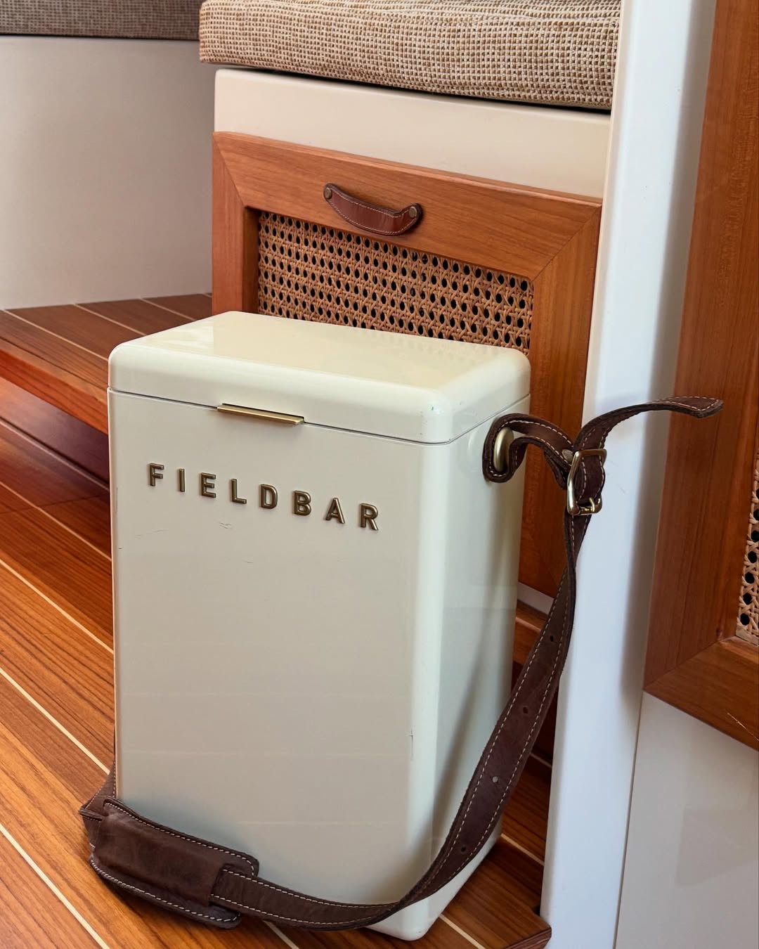Authentic 10L Safari White Field Bar