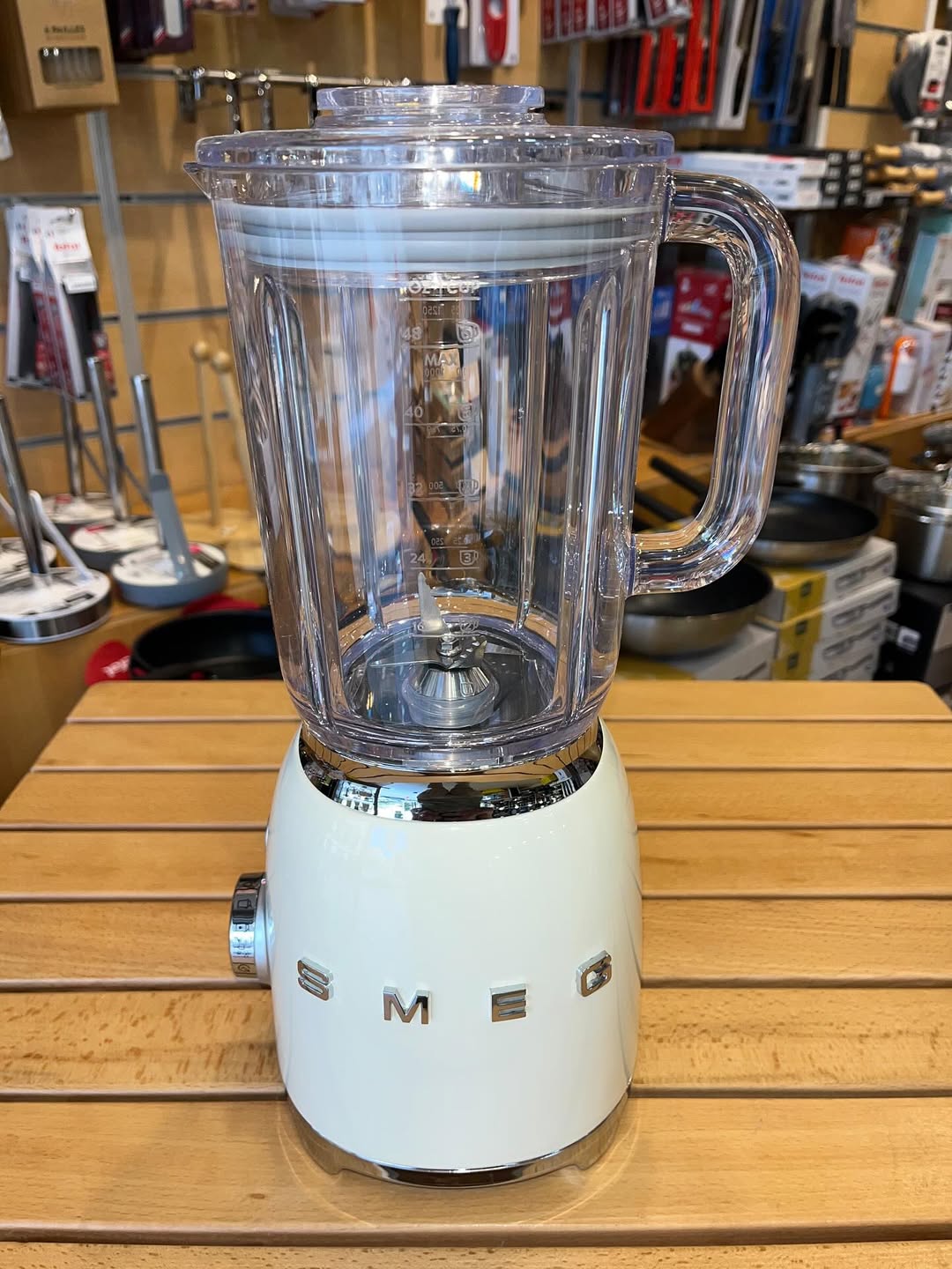 Buy Luxury 1.5L Cream SMEG Blender