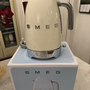 Elegant 1.7L Cream Smeg Kettle