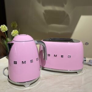 Elegant Pink Smeg 1.7L Kettle 100°c