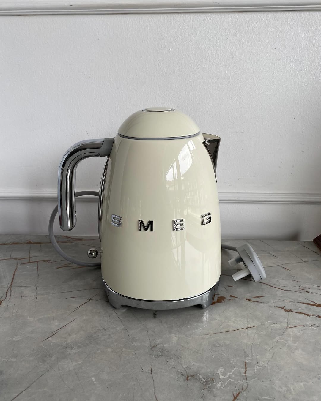 New & Original Cream Smeg 1.7L Kettle