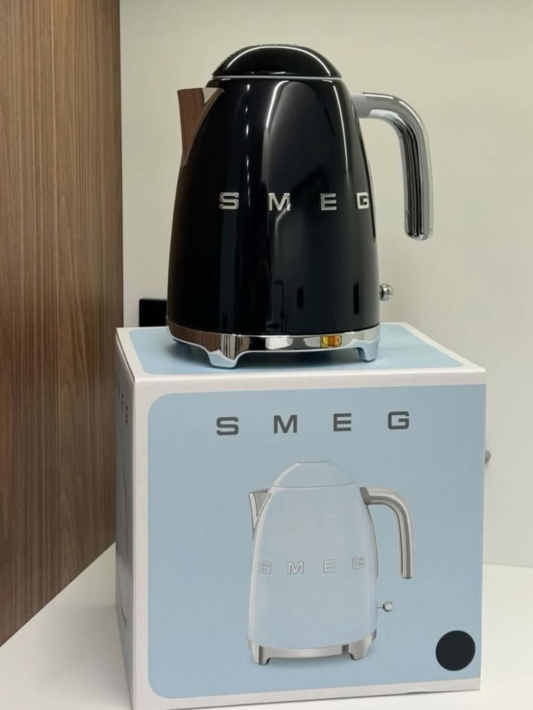 Original Black SMEG Retro Kettle 1.7L
