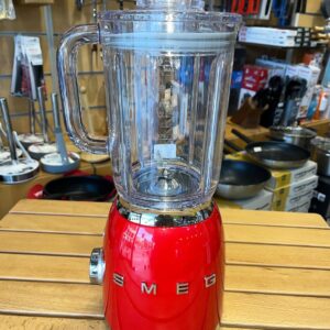 Powerful 800W Red Smeg Blender