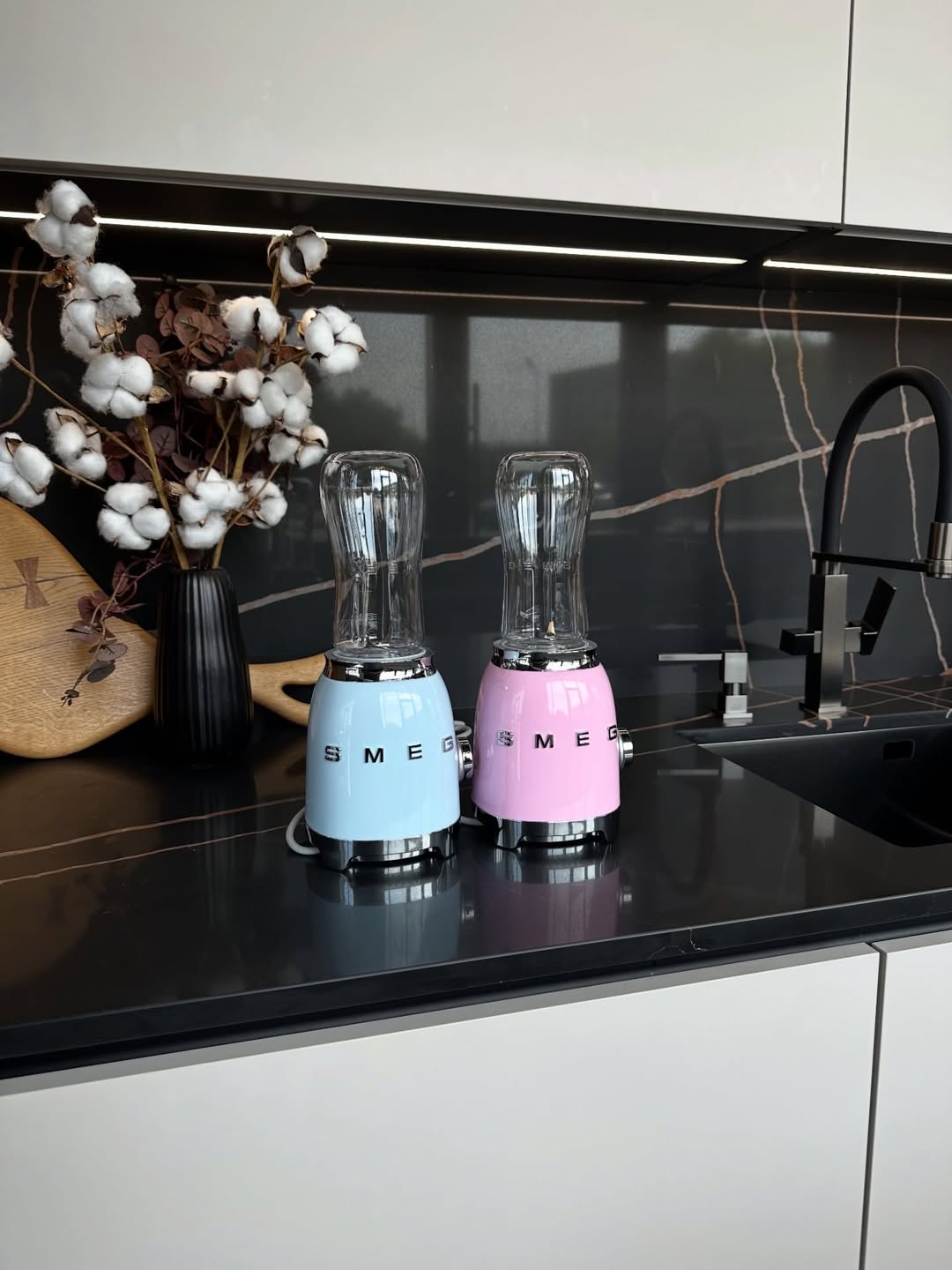 Powerful Pink SMEG Personal Blender