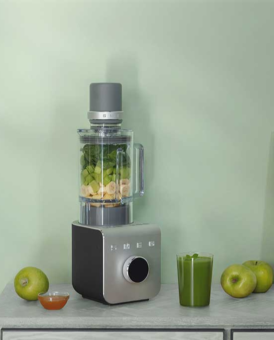 Powerful Retro 1.5L Black Smeg Blender