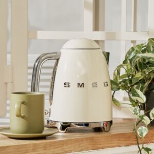 White SMEG Designer Kettle 1.7L